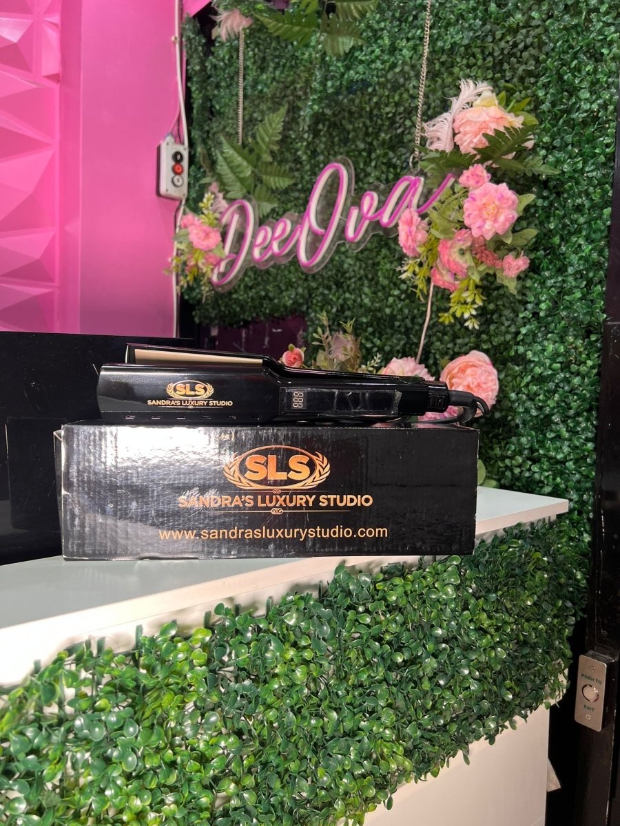 Flat Iron - Sandras Luxury StudiosBlack